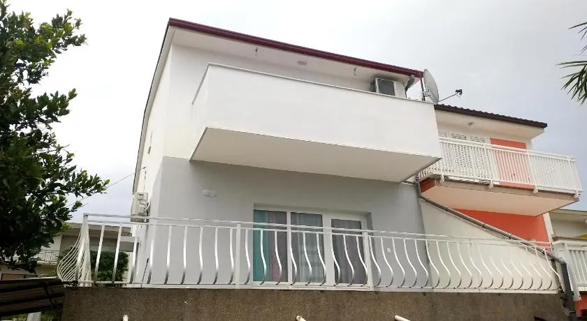 Villa Dora ##2 - Image 1