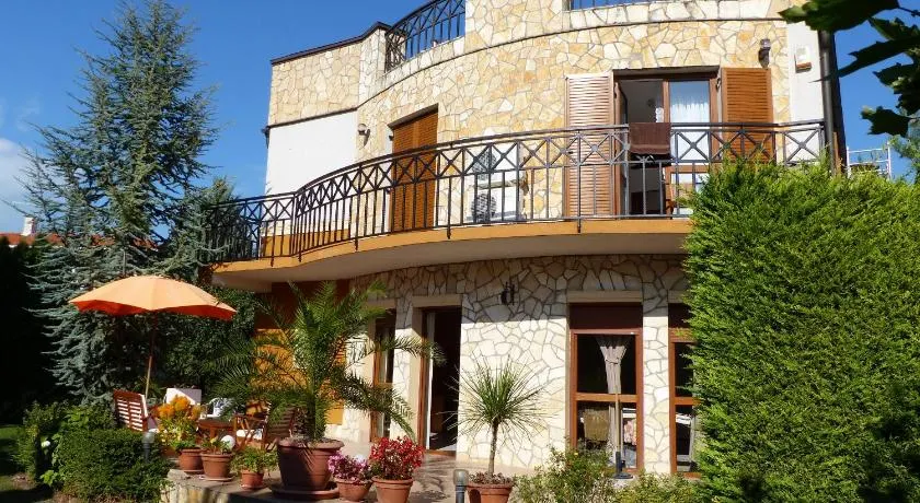 Toscanaapartmanbalatonhu family frend - Image 1