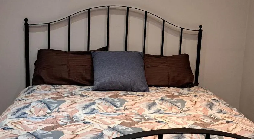 Cosy and spacious room in home with King Size bed - Image 1