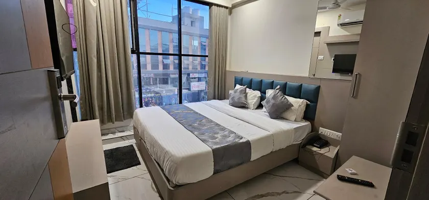 The 7 elevan hotel - Image 1