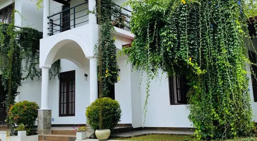 Serene Villa - Image 1