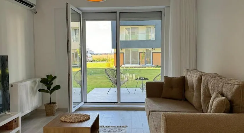 Isa Residence - Otopeni Airport & Therme I Libertatii Gardens - free pool facilities - Image 1