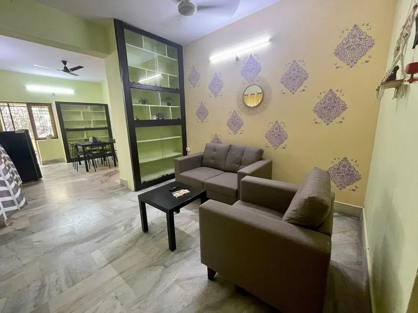 Beautiful 2bhk with free parking - Image 1