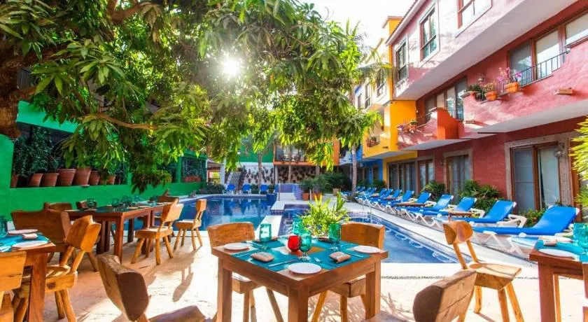 2 Deluxe 2BR Suites only 2' Walk from the Beach - Image 1
