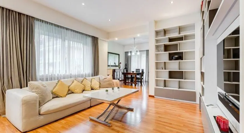 Exclusive Apartment in Eur Lake - Image 1