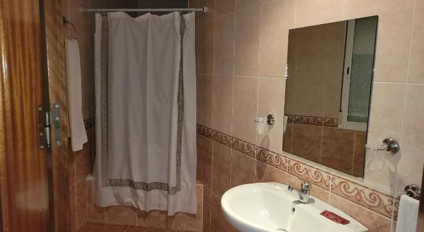 Hostal La Perla - Image 1