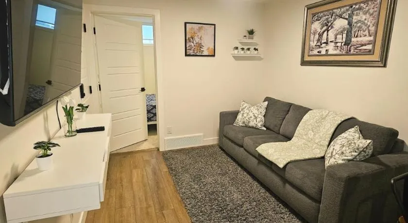 Cozy 2BR Basement Suite in Vermilion Hill SW Calgary - Image 1