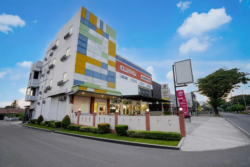 Hotel O near Terminal Batoh formerly Hotel Al Fatih - Image 1