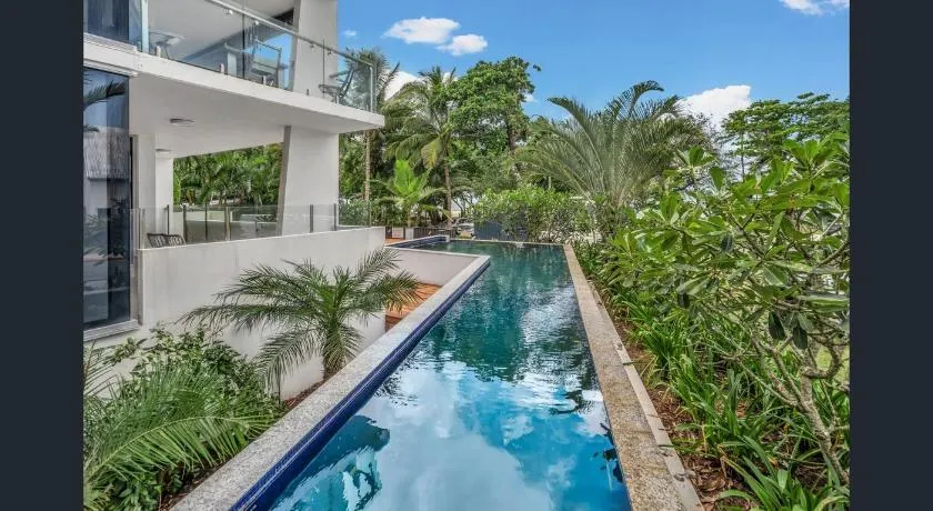 Penthouse Dunk Island Views Prime Village Location - Image 1