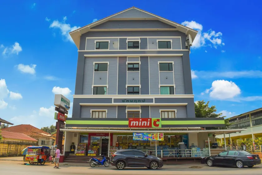 Chonlapruk Lakeside Hotel - Image 1