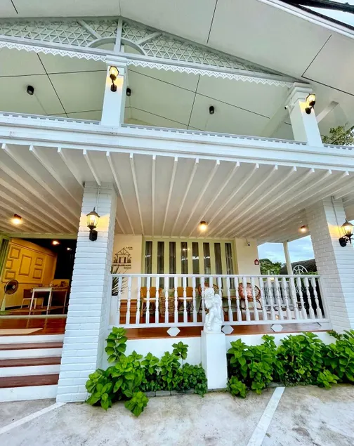 Zane Balcony House Ranong Hotel เซน บัลโคนี่ เฮ้าส์ ระนอง - Image 1