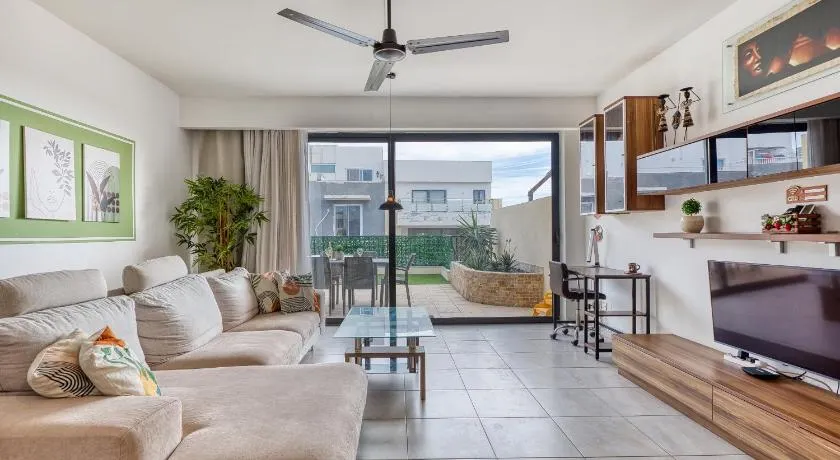 Elegant 3 bedroom apartment, family friendly with sun terrace and hot tub SMAS1-1 - Image 1
