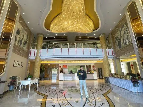Lake Home Hotel - Image 1