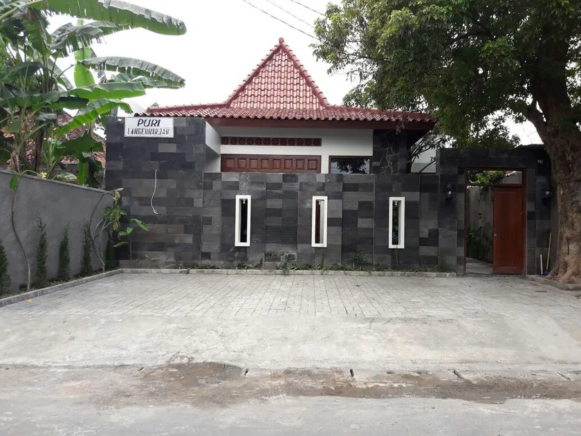 Puri Langenarjan Guest House - Image 1