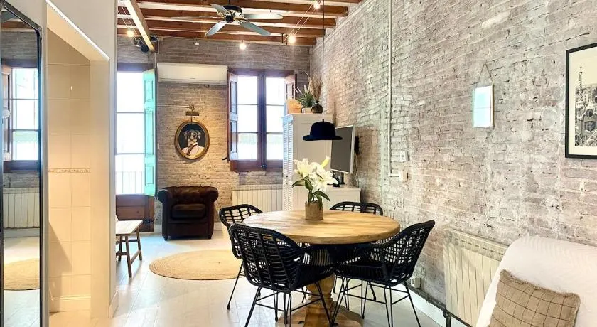 Lovely loft near Barcelona center - Image 1