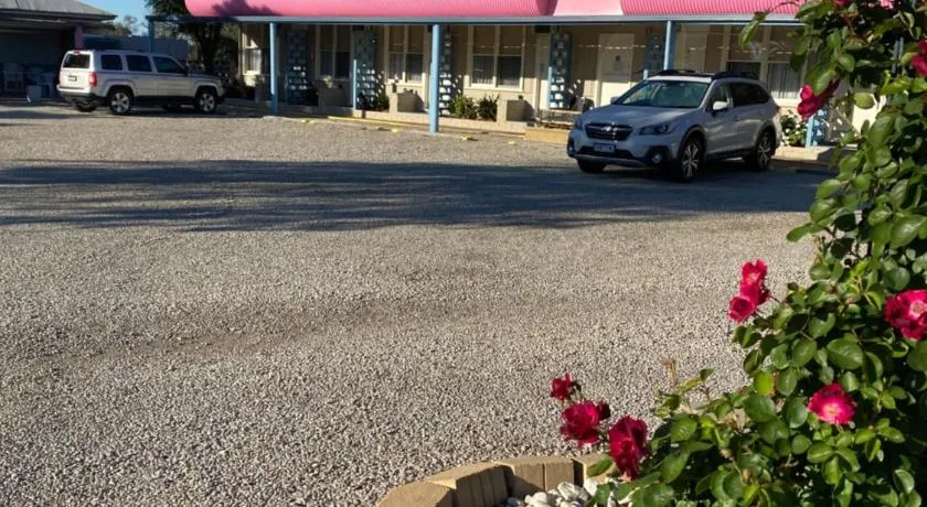 Paddle Steamer Motel - Image 1