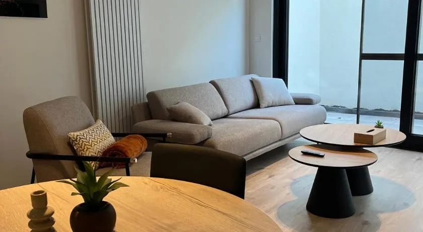 FDS Luxe House - Image 1