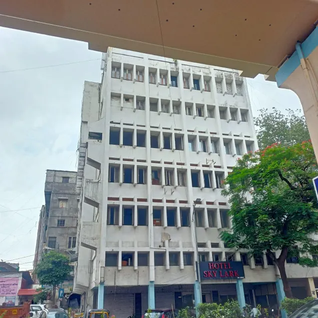Hotel Skylark - Image 1