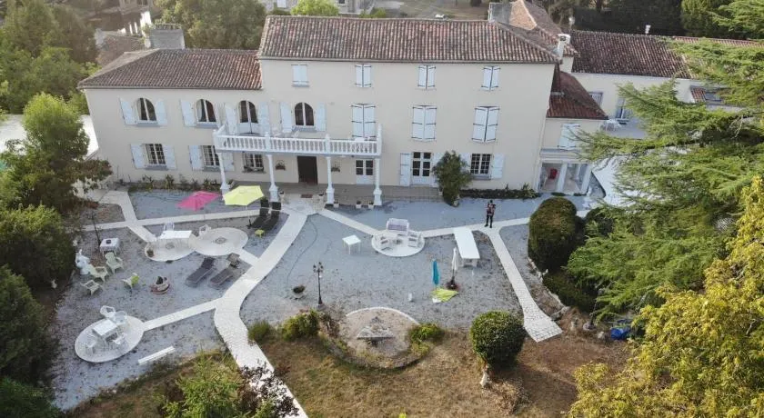 Le Clos des Cèdres b&b - Image 1