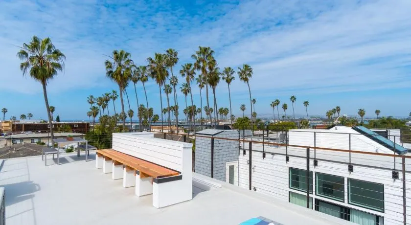 Steps to the Beach, Rooftop Deck - Image 1