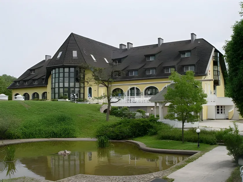 Hotel Familia - Image 1
