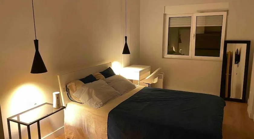 Quarto de casal close to Lisbon Flat equipado - Image 1