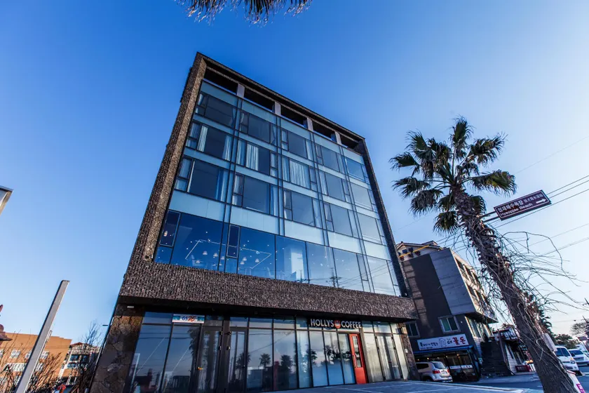 Blue Spring Hotel - Image 1