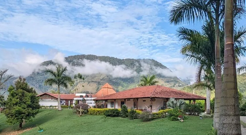 Patio Bonito - Image 1