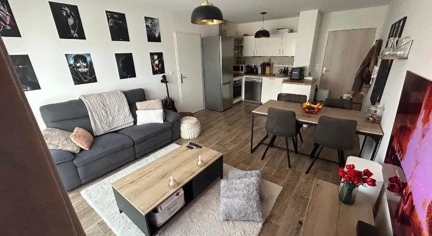 Superbe nid douillet 42m avec balcon et parking - Image 1