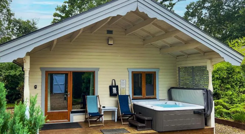 Restful Lodge Great Ayton with hot tub and on site bistro - Image 1