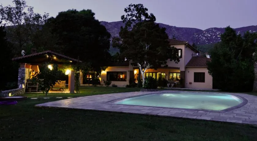 Anna's Mansion - Image 1