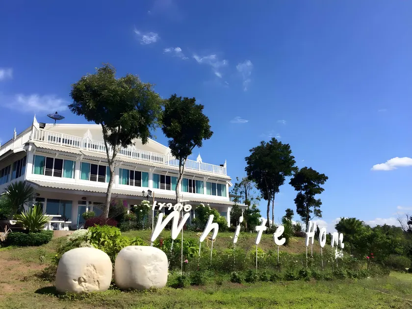 Khaokor Whitehome Resort - Image 1