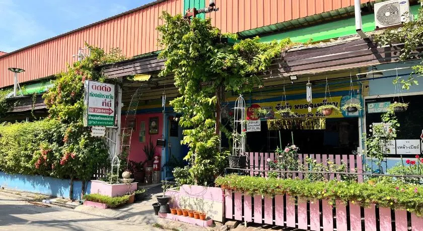 Pa Chalermchai Guesthouse - Image 1