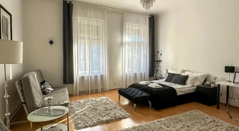 Elizabeth Apartments Budapest - Image 1