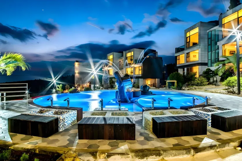 Donnaekohill Resort - Image 1
