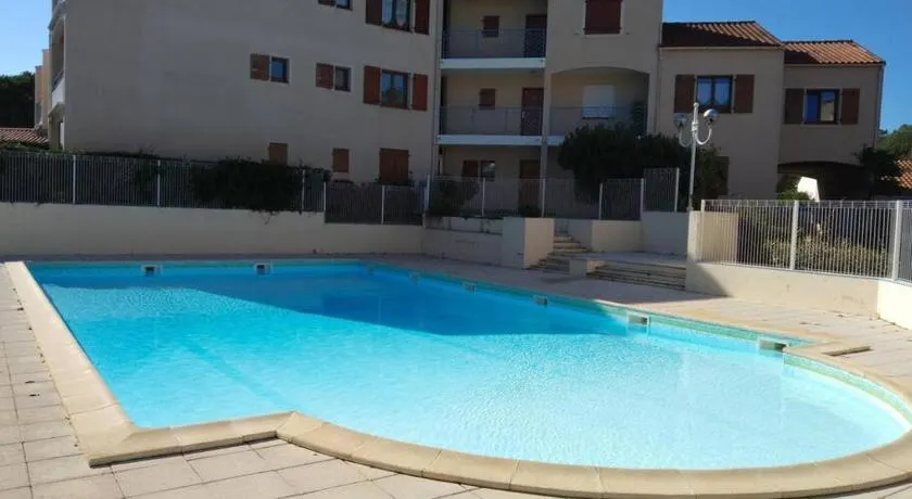 APPARTEMENT AU CALME AVEC PISCINE ET PARKING dans résidence securisée - Image 1