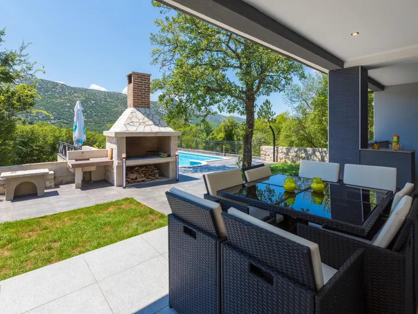 Modern holiday home with private pool and mountain view ! - Image 1
