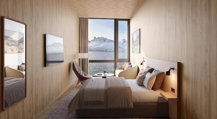 Storm Hotel Senja - Image 1