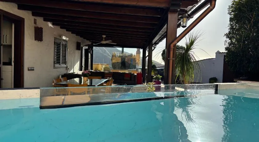 \"LOS JAZMINES\" VUES SUR LA MONTAGNE ET LA MER.  EXTÉRIEUR JACUZZI, PAIX et WIFI - Image 1