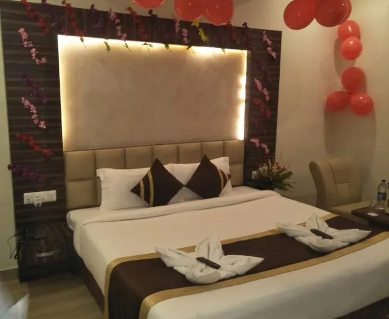 Hotel Aviral Palace - Image 1