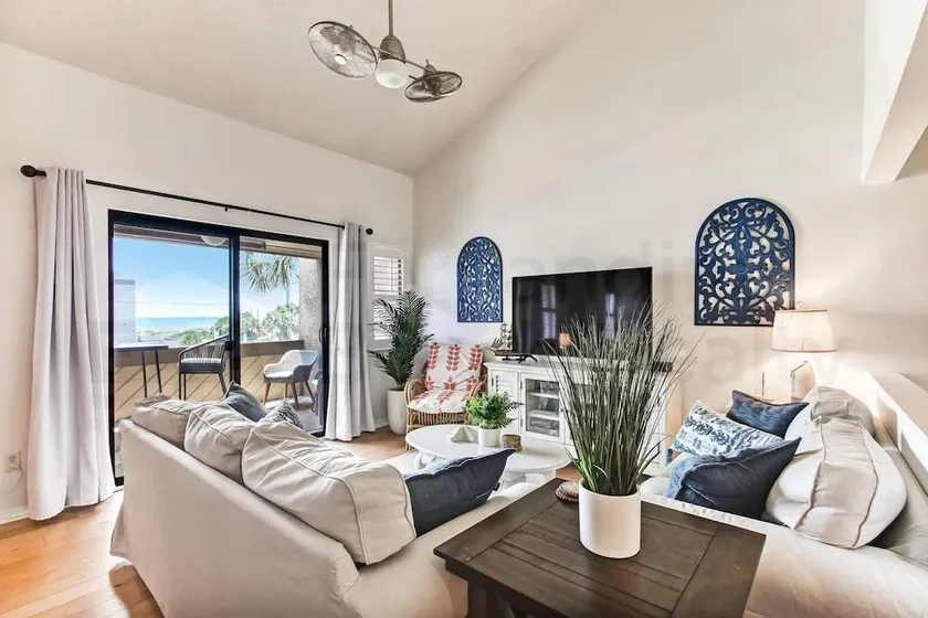 8 Sea Castles condo - Image 1