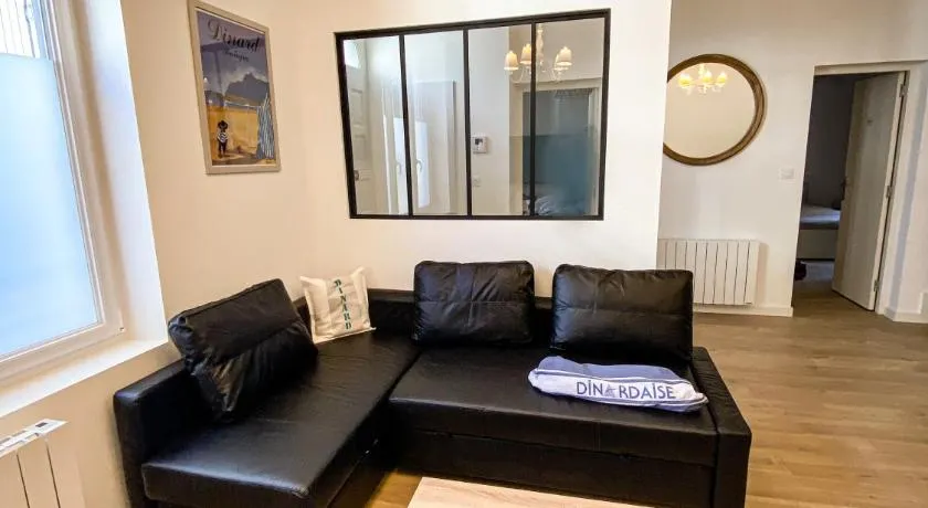 APT bord de Mer, hypercentre Dinard, Parking prive - Image 1