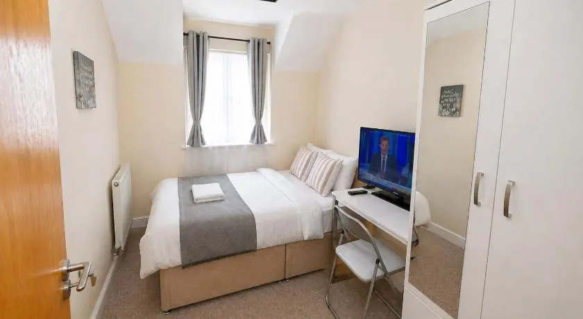 Greenhithe Guest House - Image 1
