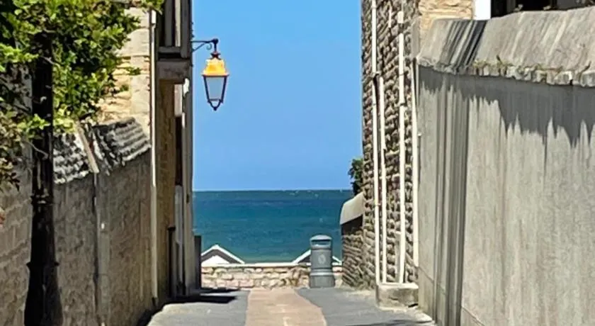 Saint-Aubin-Sur-Mer: Bel appartement traversant - Image 1