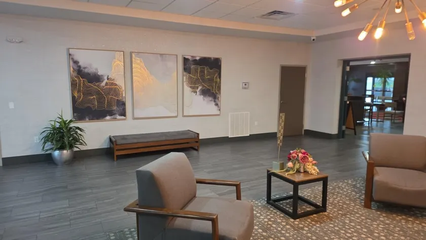 FairBridge Inn And Suites Will Rogers Airport, Fairgrounds, Restaurant & Bar - Image 1