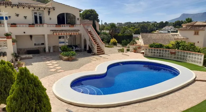 Private/separate floor apartment in a villa near beach - Image 1
