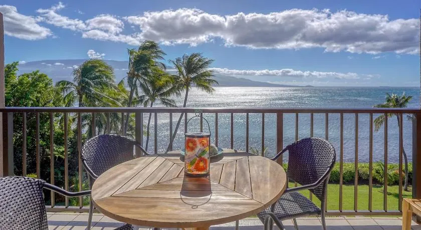 Maalaea Banyans #403 Ocean Front Location, Top Floor, Excellent View, Wifi - Image 1