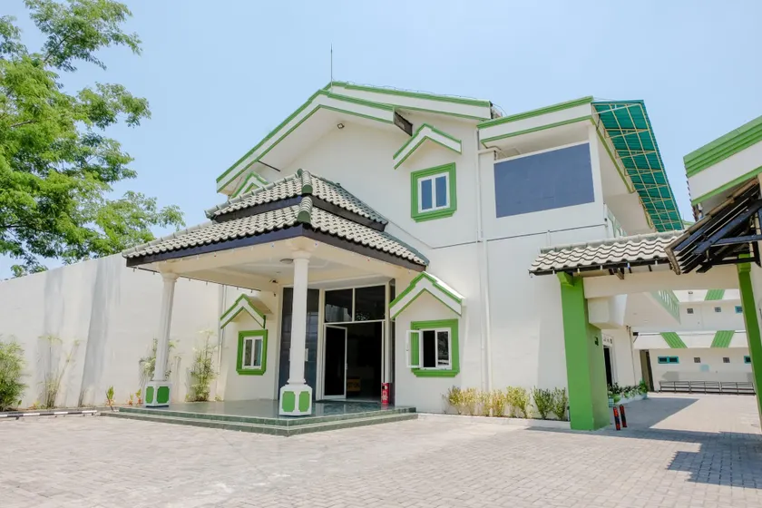 Hotel Taman Indah - Image 1