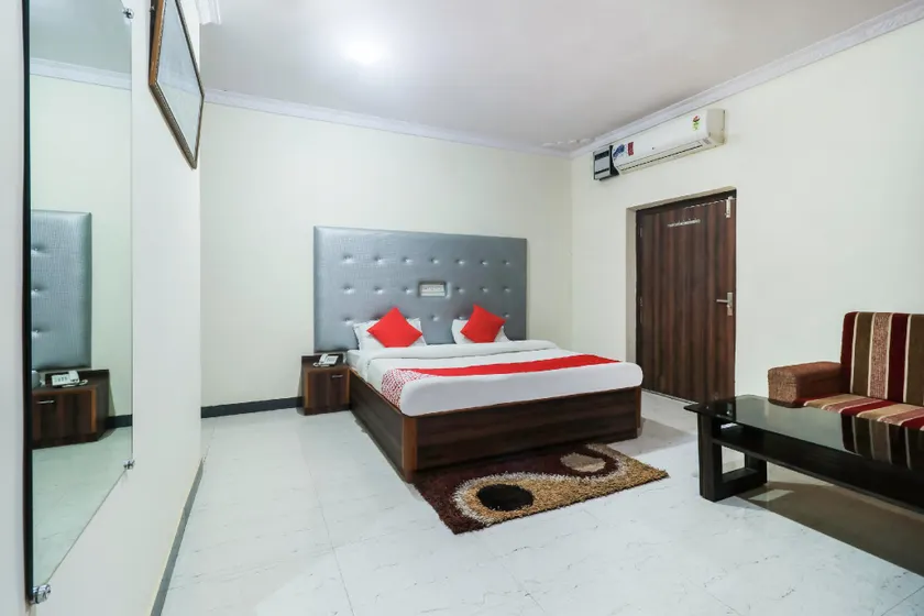 OYO 29089 Hotel Shiv Villas - Image 1