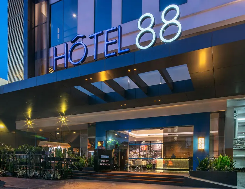 Hotel 88 Embong Malang Tunjungan Surabaya by WH - Breakfast with The Best View on The Highest Floor and Strategic Location in The City Center - Image 1